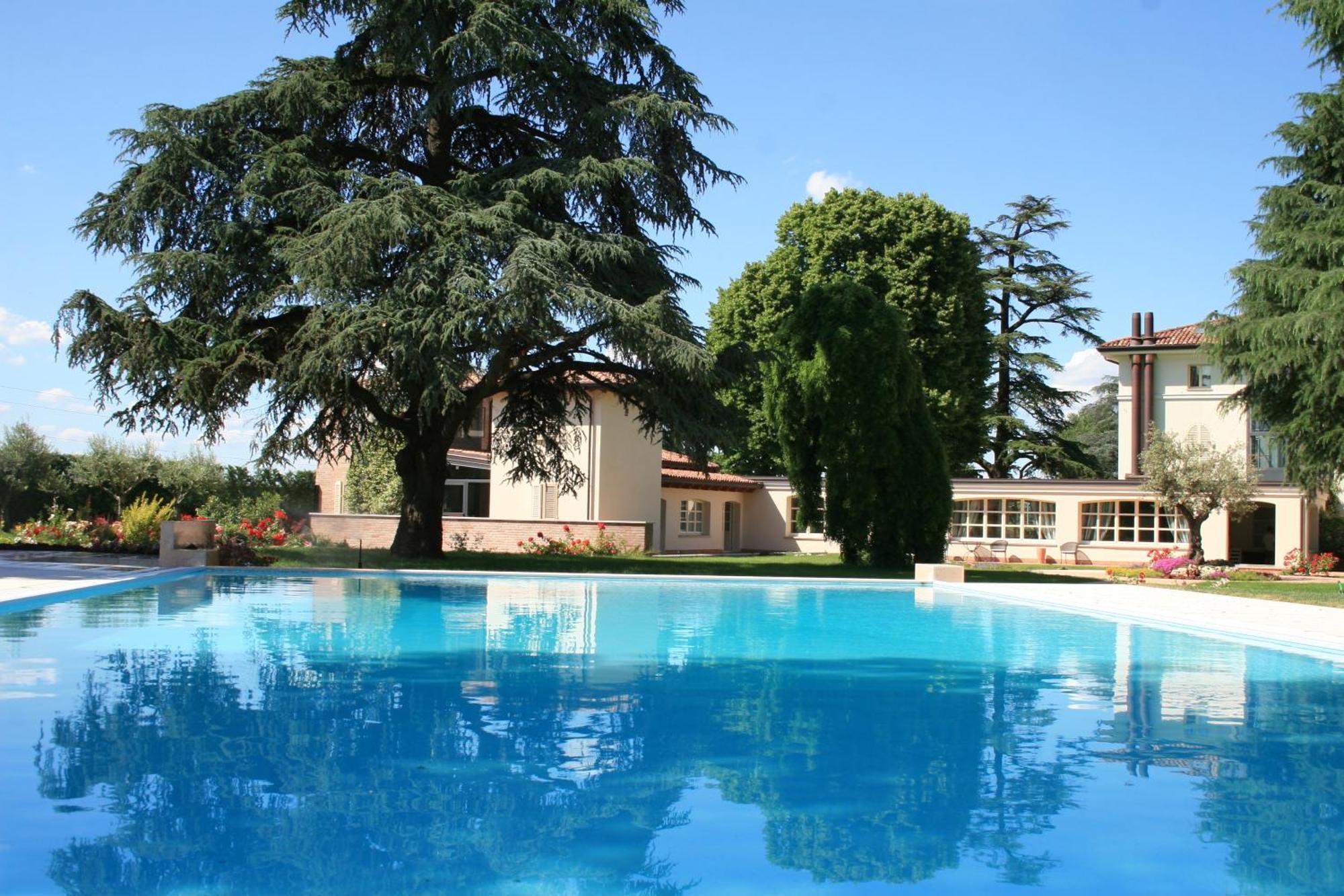 Relais Villa Valfiore Сан Ладзаро ди Савена Екстериор снимка